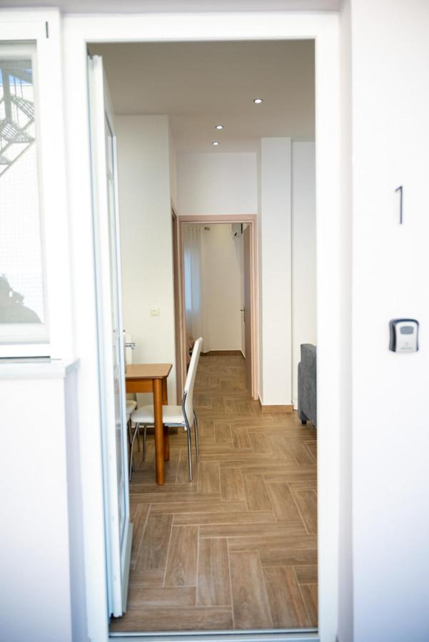 Kyra's Luxury Suites 1 - Chambres d’hôtes