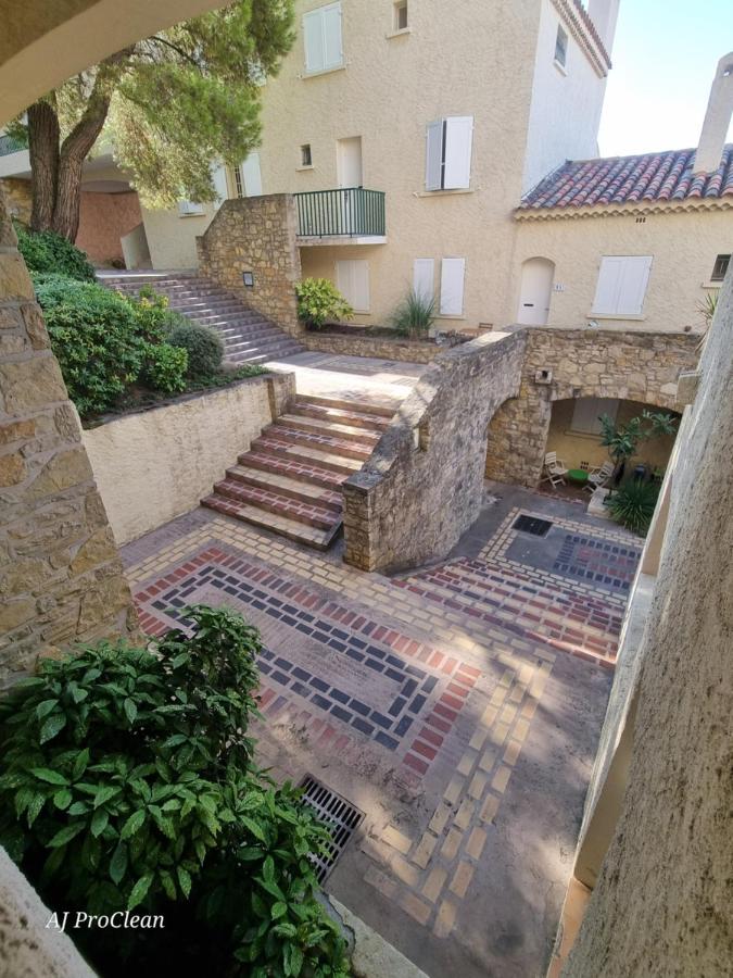 Loft Les Cigales, refait à neuf à 5min de la mer avec parking - By AURAconciergerie - B&B