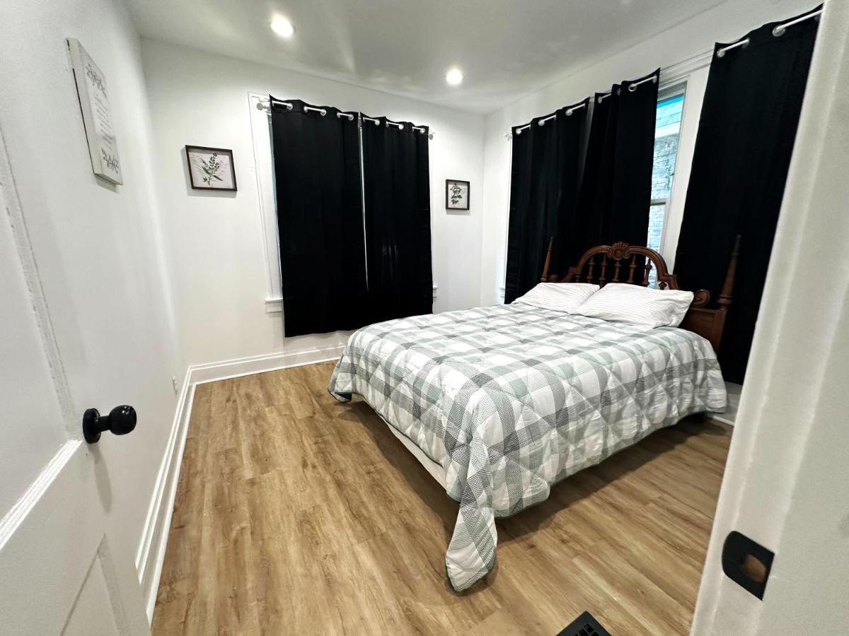 Downtown Retreat - Cozy First Floor - Bed and Breakfast