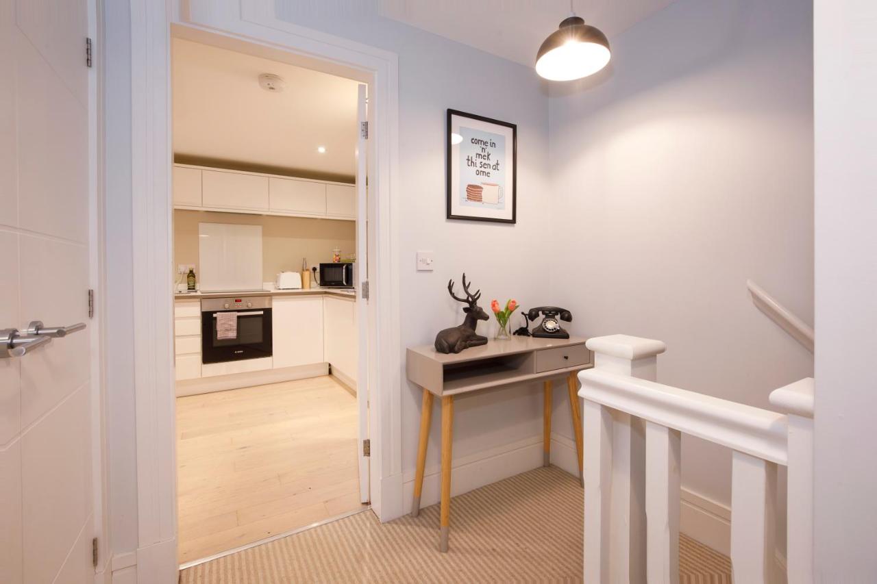 Compton Lodge Luxury apartment-Free Parking - B&B