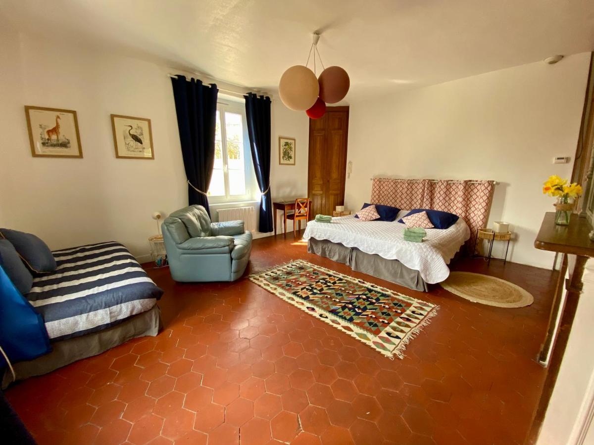 Deluxe Room (2 Adults + 1 Child)