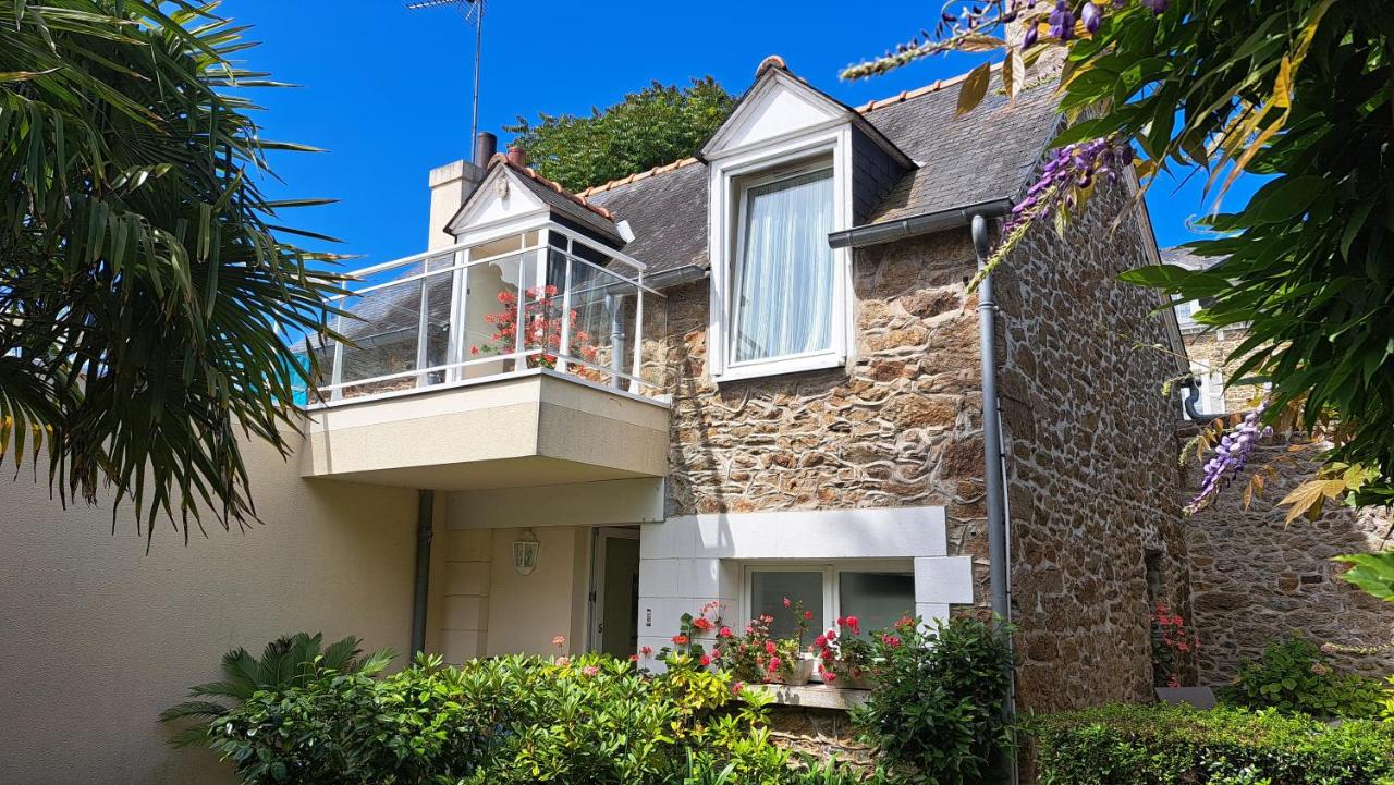 One-Bedroom Apartment with Garden View