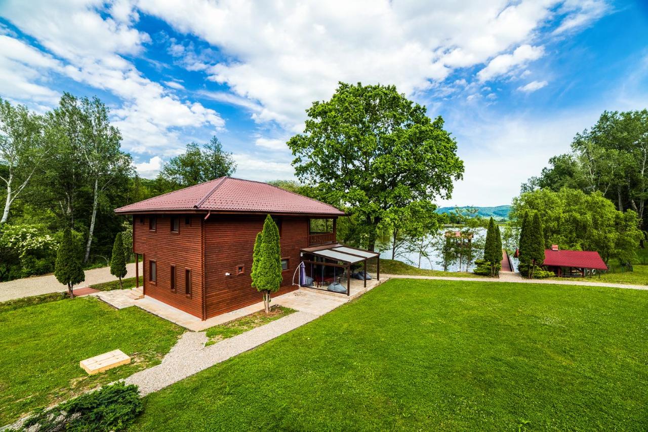 Lac Sub Soare - Bed and Breakfast Vărbila