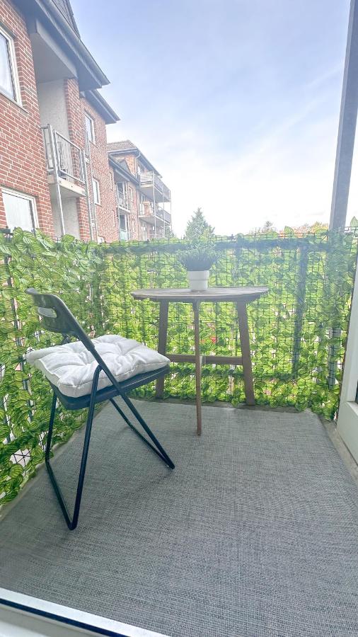 Business & Tourist Apartment with Balcony - Chambres d’hôtes