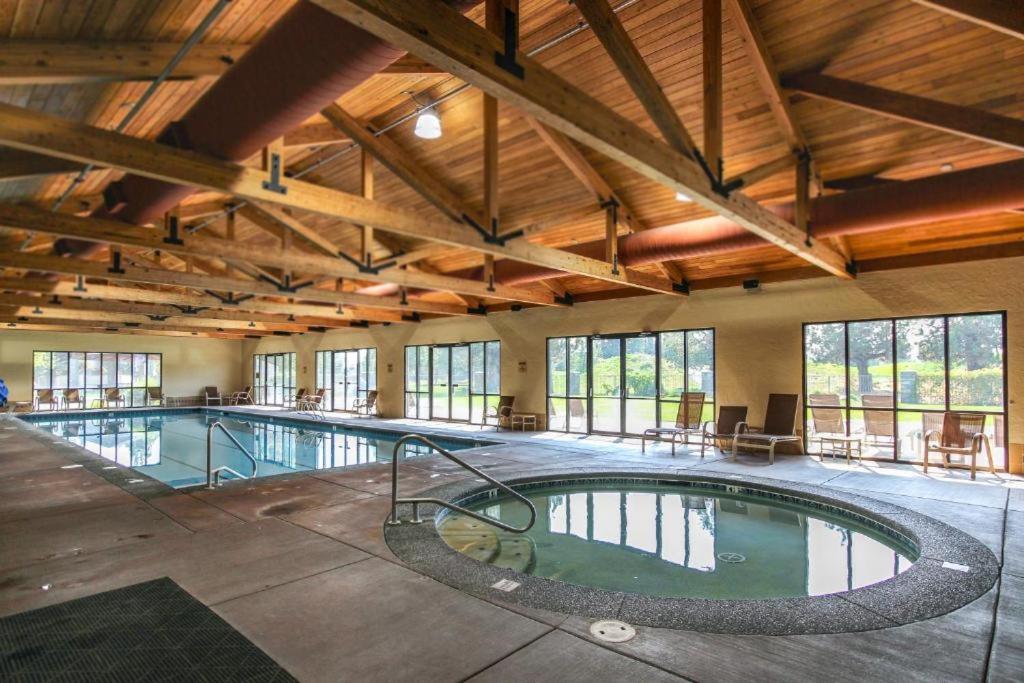 West Ridge Craftsman with Amazing Views - B&B