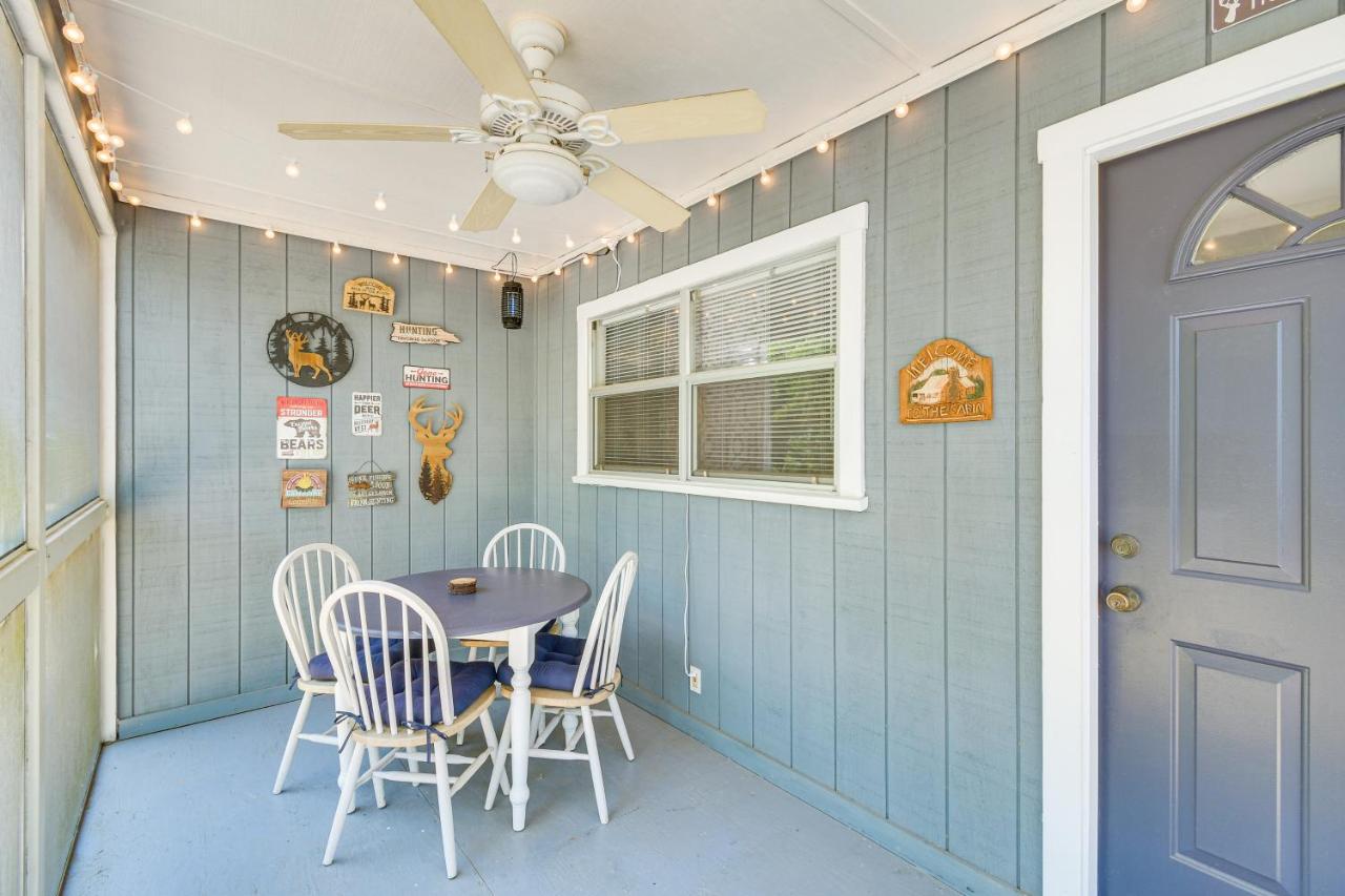 Pet-Friendly Fort McCoy Cabin with Fire Pit! - Bed and Breakfast Orange Springs