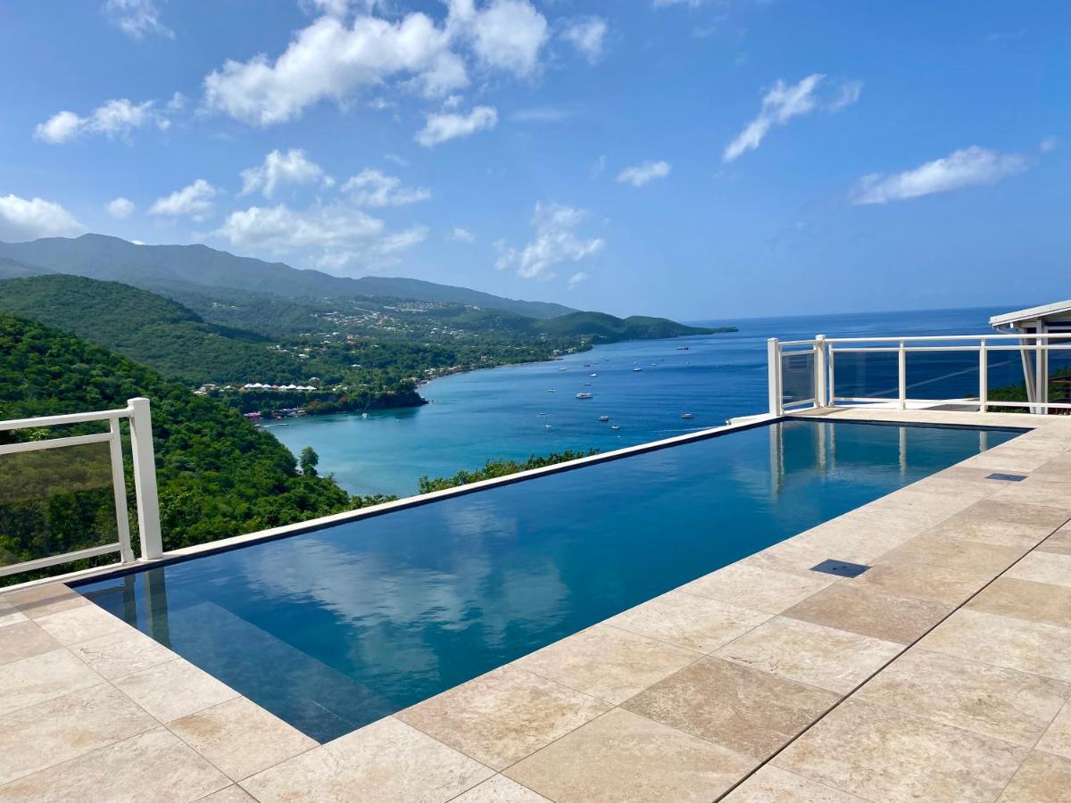 Villa Ozalee charme et élégance Vue mer exceptionnelle sur la baie de Malendure et la réserve Cousteau - Bed and Breakfast Village