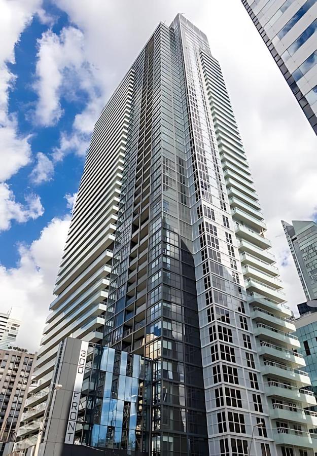 Downtown Condo Near CN Tower, Hot Tub, Pool Access - Ferienwohnung Toronto