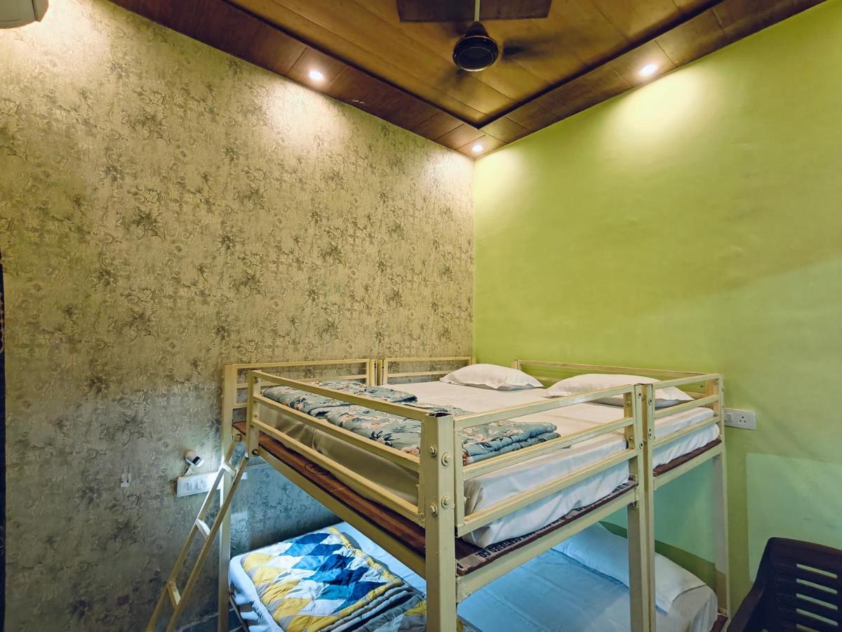 Cama Individual en dormitorio compartido de 6 camas