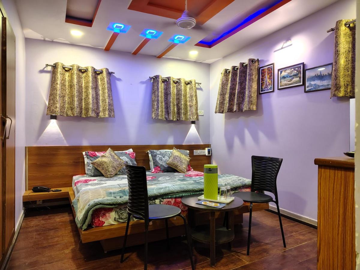 Deluxe Double Room (Non ac)