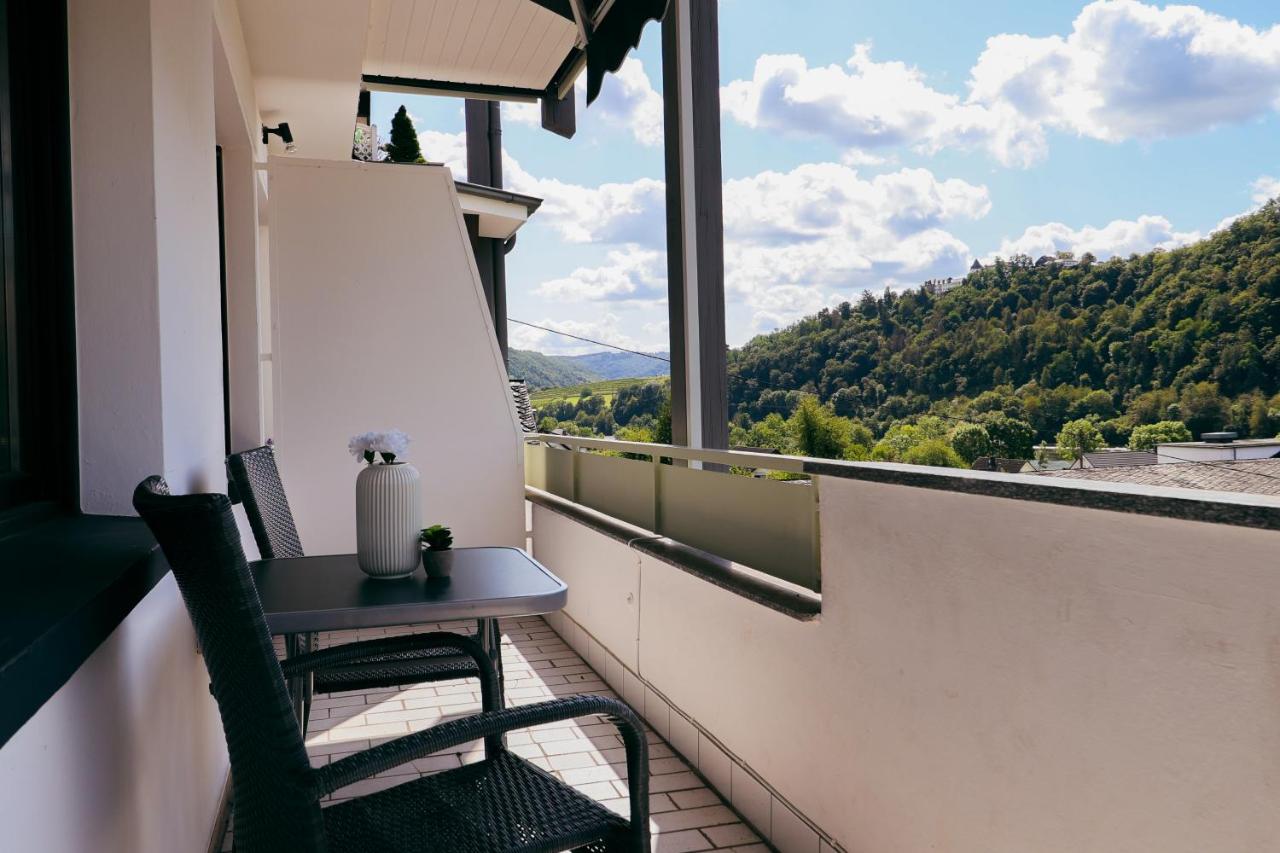 Moderne FeWo, nähe Bahnhof, Balkon, Burgblick, Boxspringbett, Waschtrockner - B&B Bullay