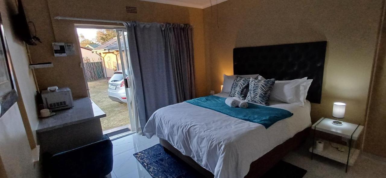 Deluxe Doppel-/Zweibettzimmer mit Gartenblick
