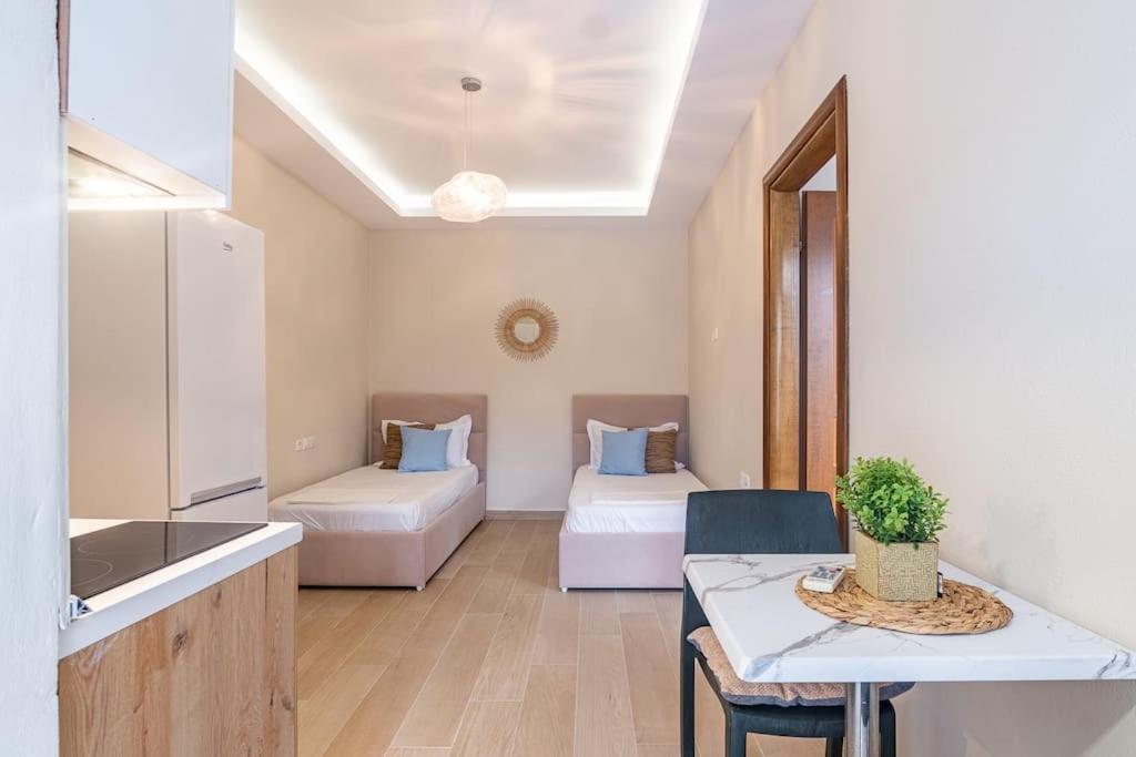 Goro's Villa 8 - Pool, Parking - Chambres d’hôtes