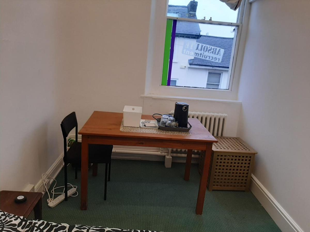 Newport Ensuite Sleeps 2 near Train Station - B&B Newport
