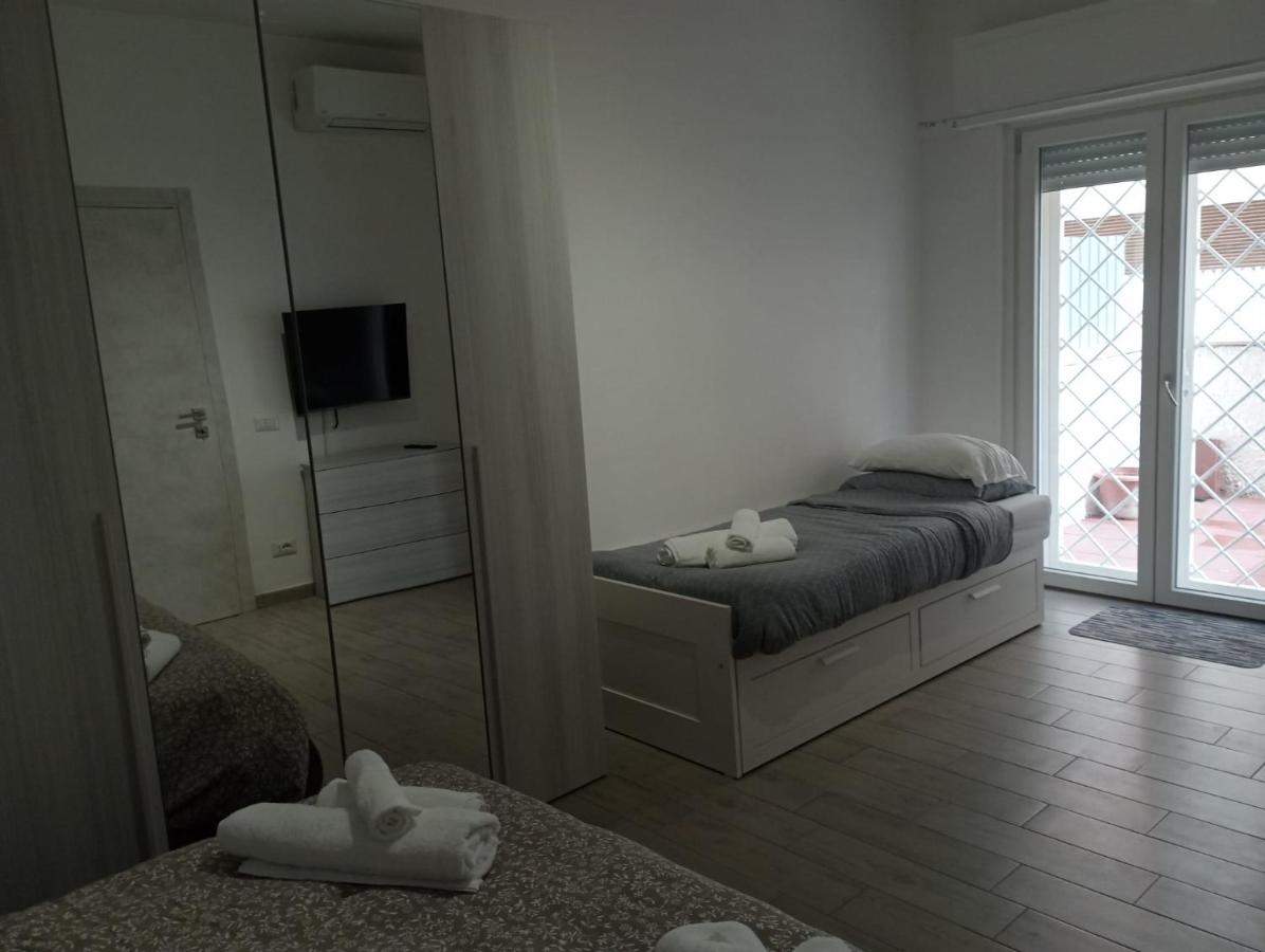 Il cortiletto di Via Danilo Stiepovich - Chambres d'hôtes Lido di Ostia