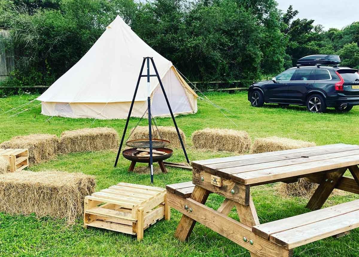 Bell Tent Village Sleeps up to 16! - B&B