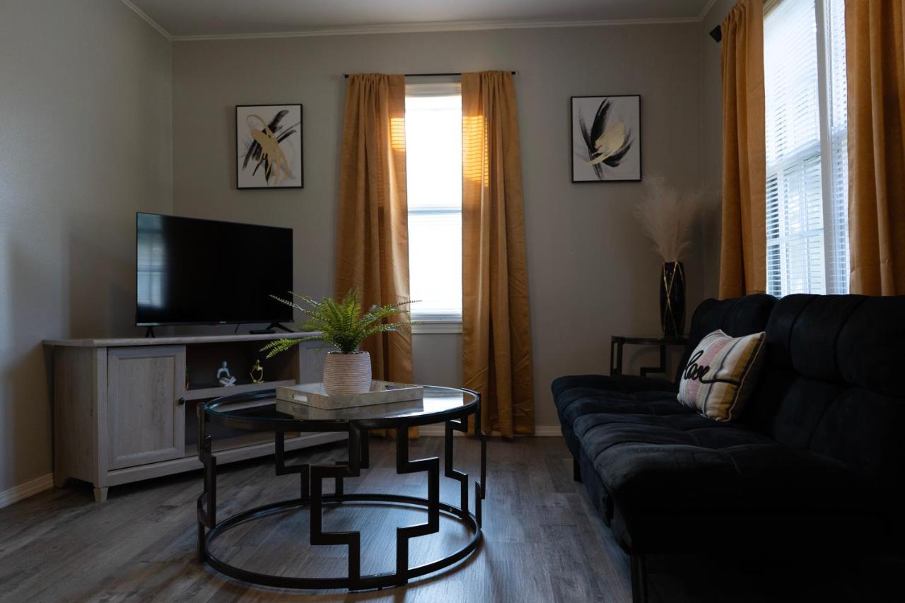 Modern Comforts/7minTo Downtown - B&B Oklahoma City