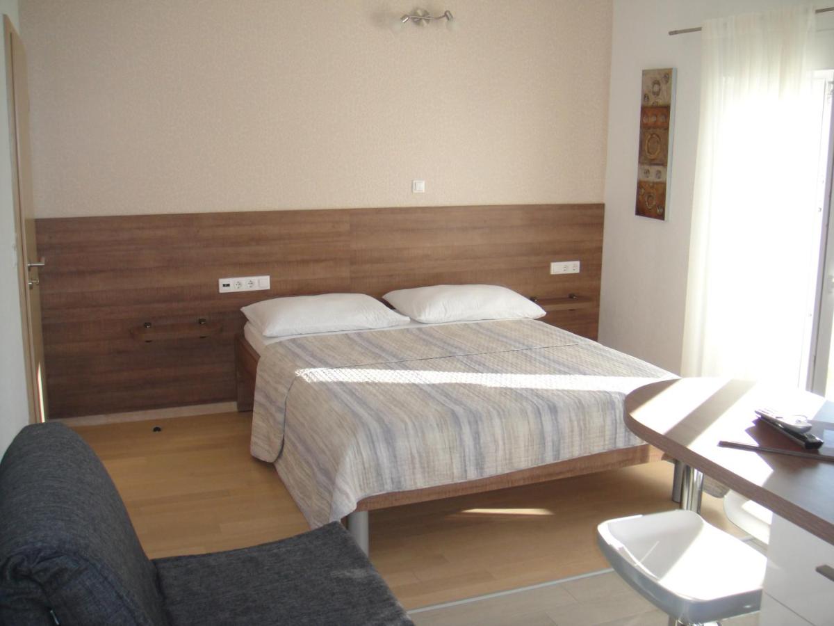 Deluxe Studio