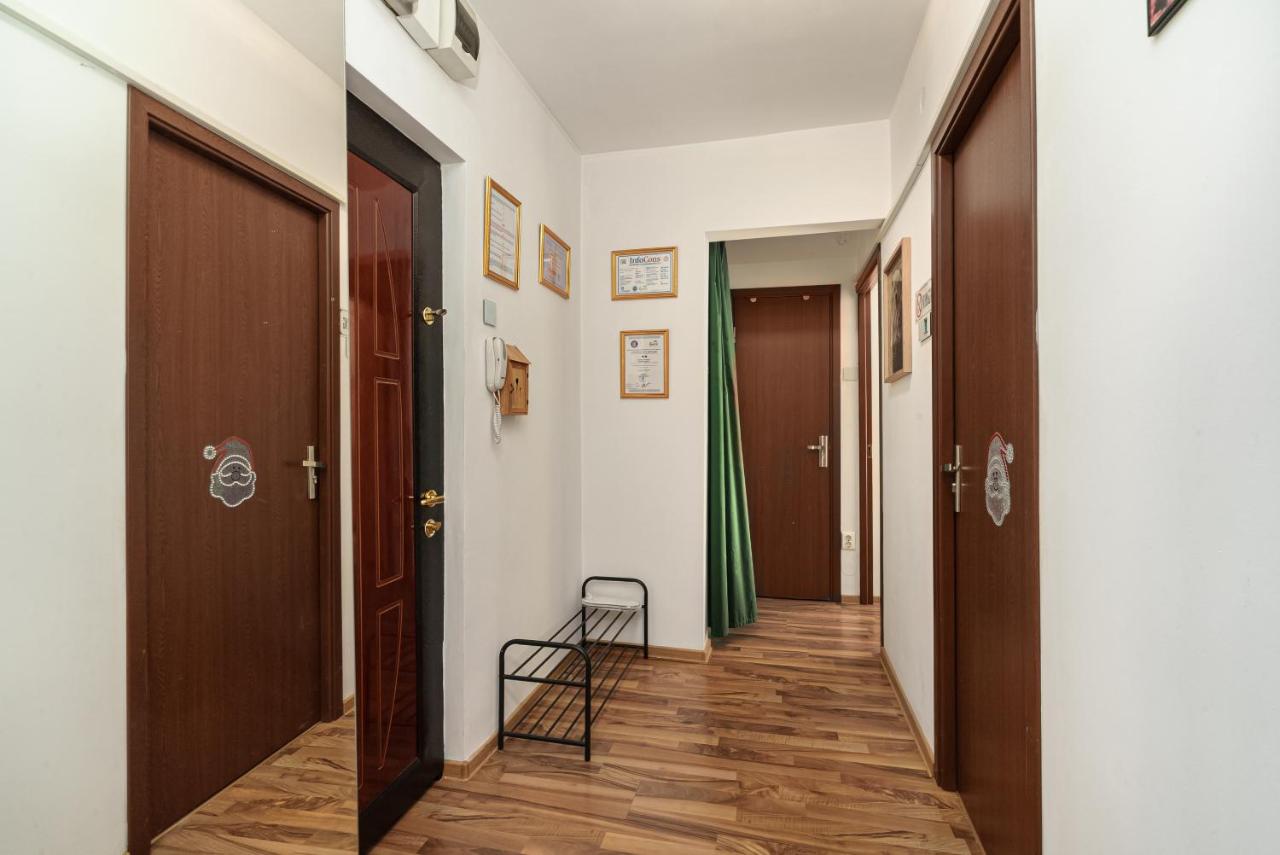 Stone Gate Apartment #2 - Ferienwohnung