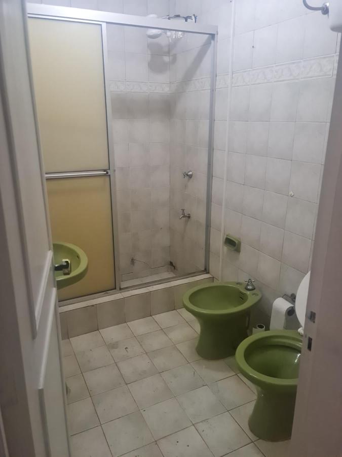 Habitación Triple Básica con baño compartido
