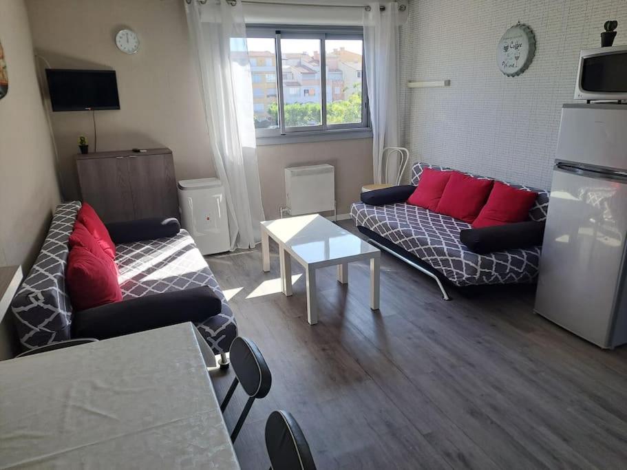 Asphodèle, Joli studio avec parking, 2 pas des plages et du Port - B&B