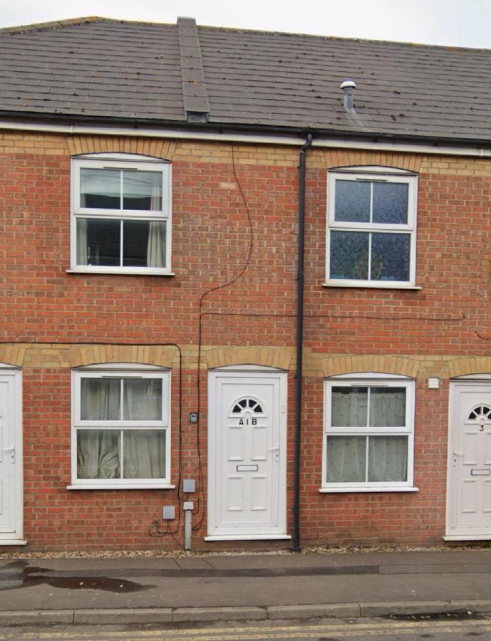 Walnut House - 1 Bedroom Apartment near to town by Shortstays4u - B&B