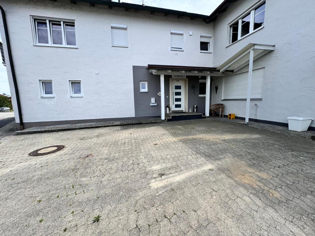 IV Apartment 12 Personen - Monteurzimmer - Ferienwohnung - Kronwieden - Chambres d’hôtes Loiching