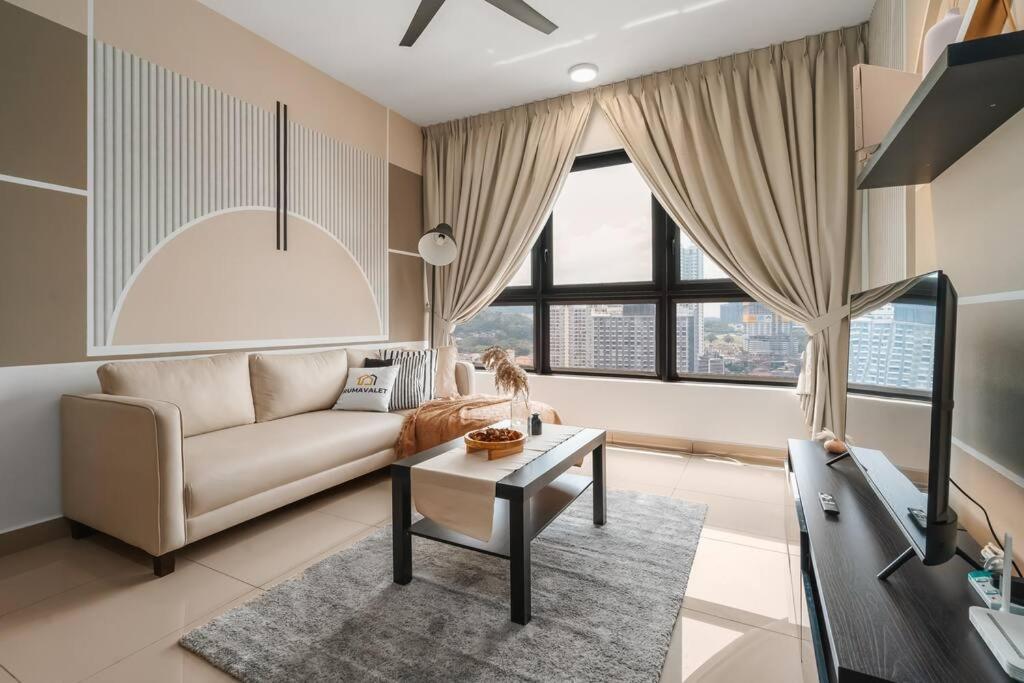 4BR Modish Room MVertica Near MRT by RumaBnB - B&B