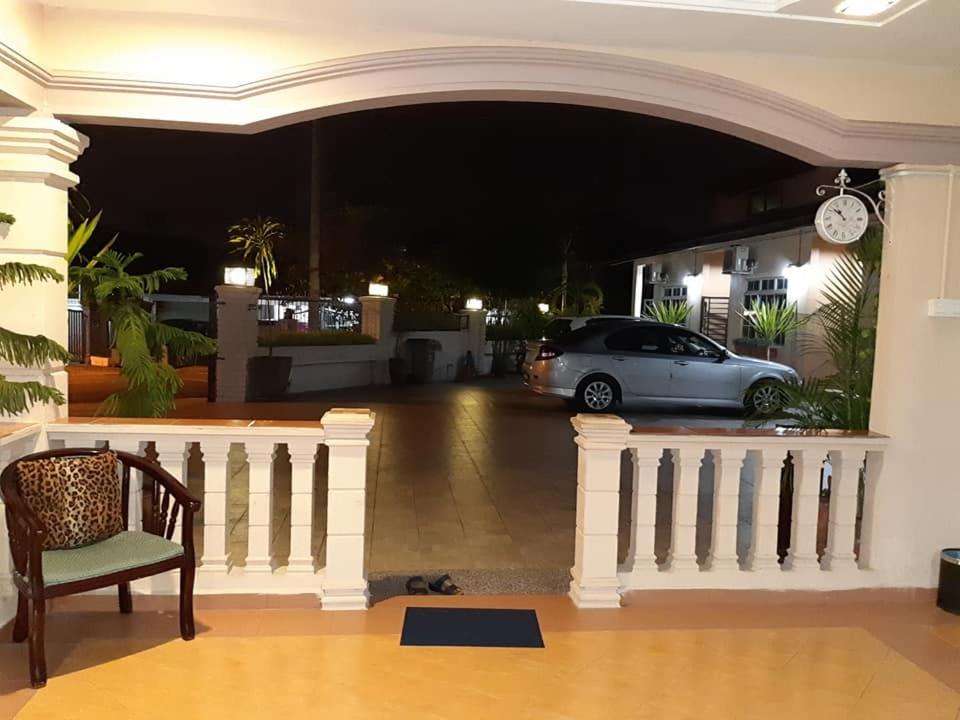 Arfaan Guest House - Bed and Breakfast Sikait