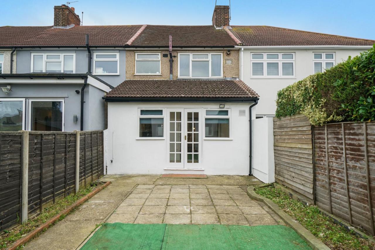 Exclusive 3 bed House in Welling, London - Bed and Breakfast