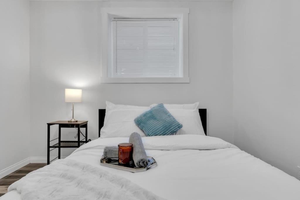 ModernOasis with AC&MovieRoom close to Downtown15' Banff 60' - Ferienwohnung Calgary