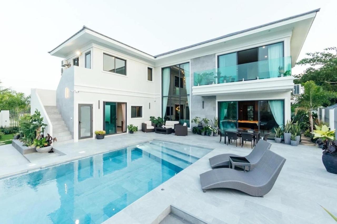 5-Bedroom Luxurious 5-Star Villa with Private Pool - Chambres d’hôtes