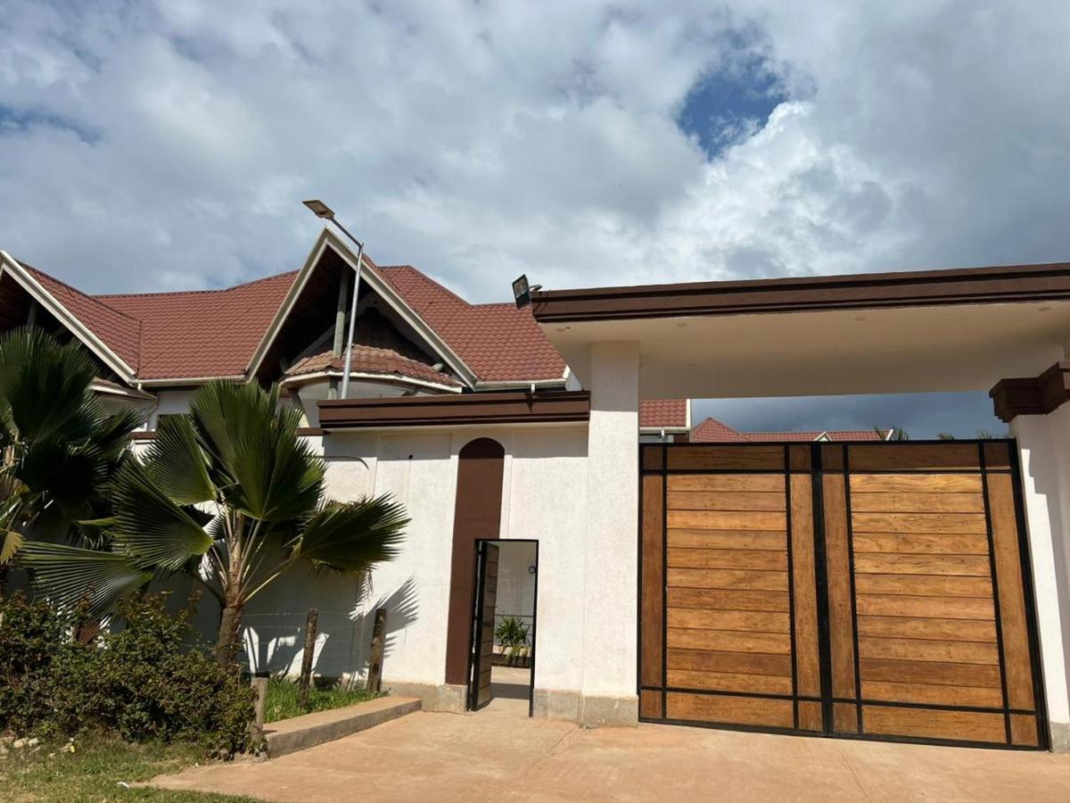 Ocean's Whisper - B&B Ukunda