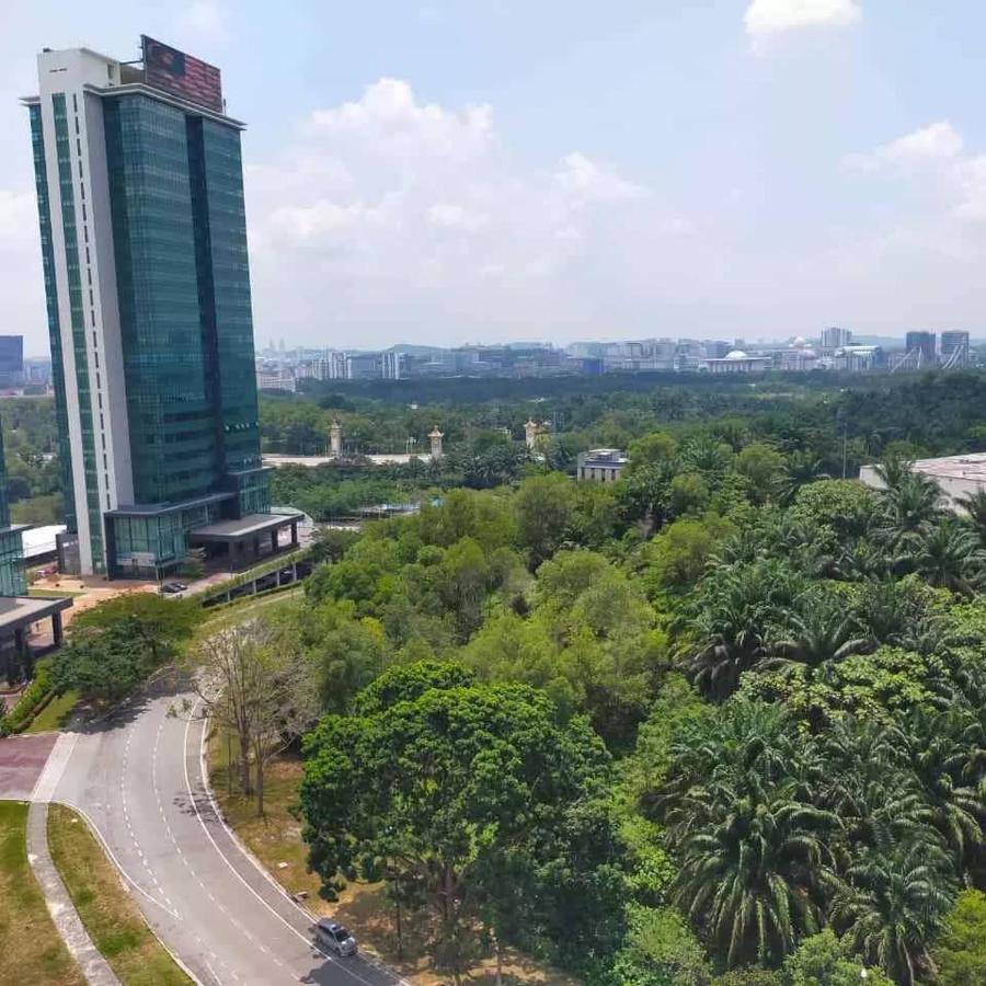 Shaftsbury Studio Cyberjaya SAME DAY CHECK IN & CHECK OUT at 10am To 8pm Work From Home FREE Parking & wifi - Chambres d'hôtes Cyberjaya
