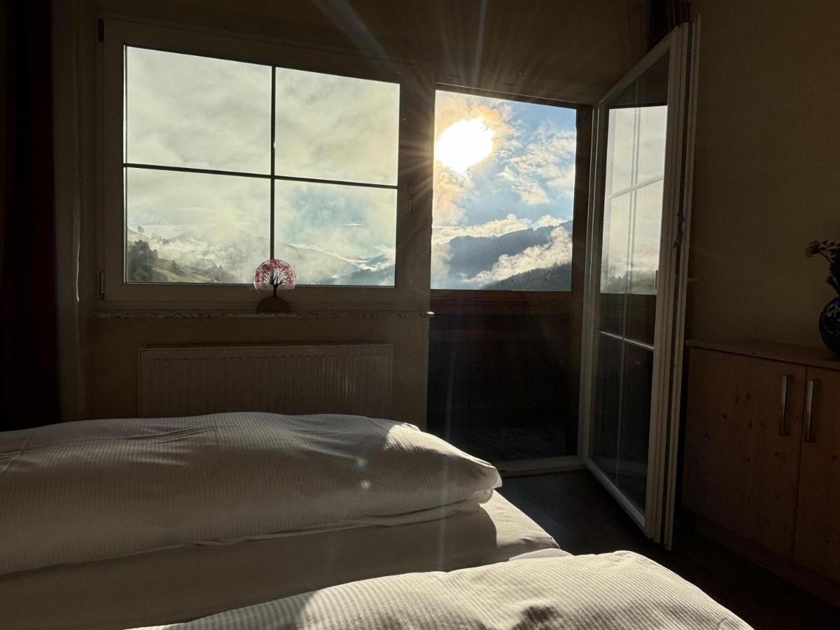 Apartment with Mountain View
