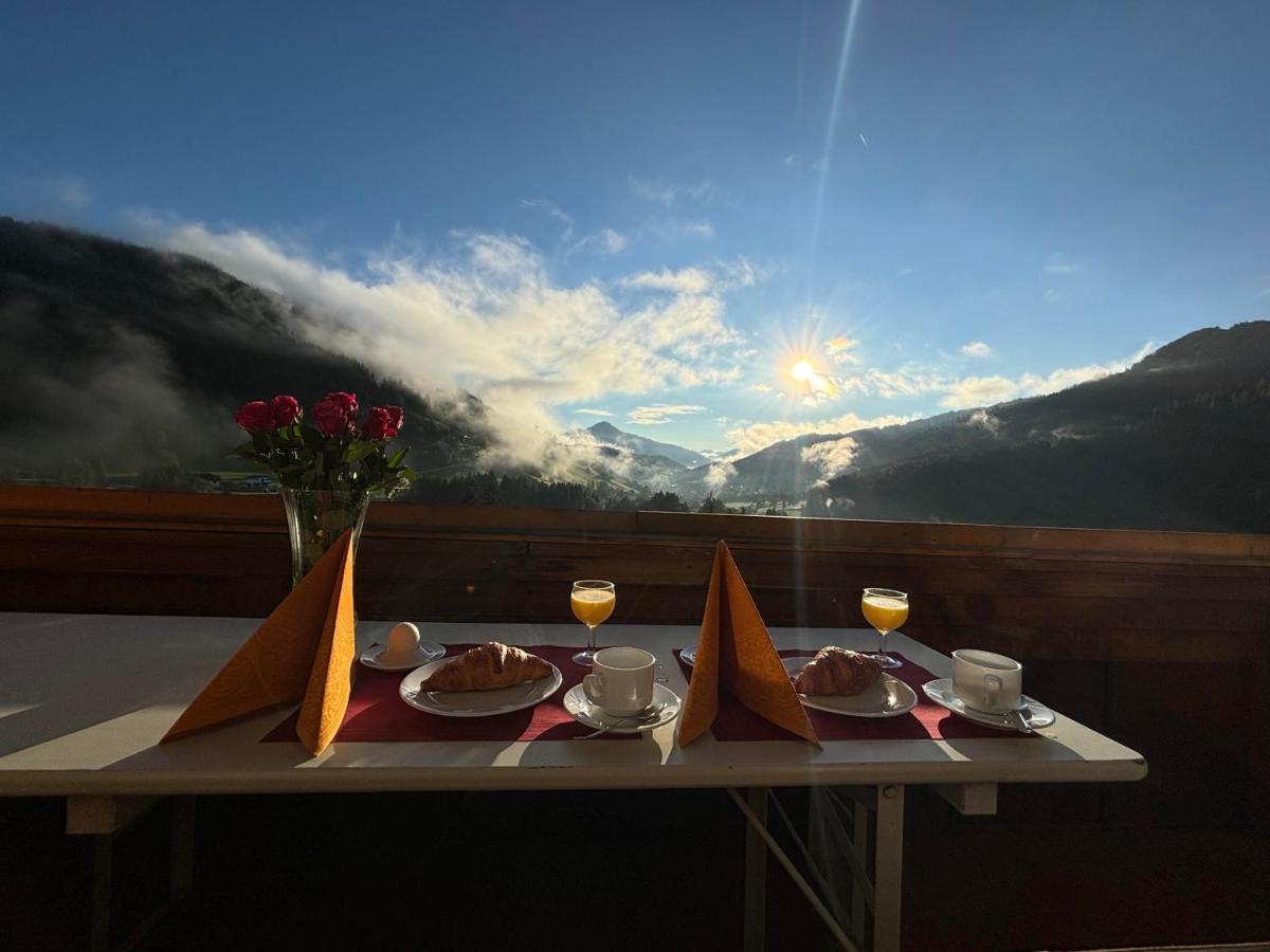 Apartment with Mountain View