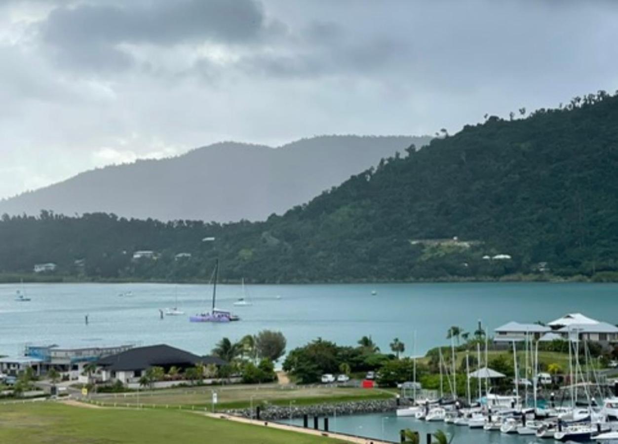 Ocean View Pools and WIFI - B&B Airlie Beach
