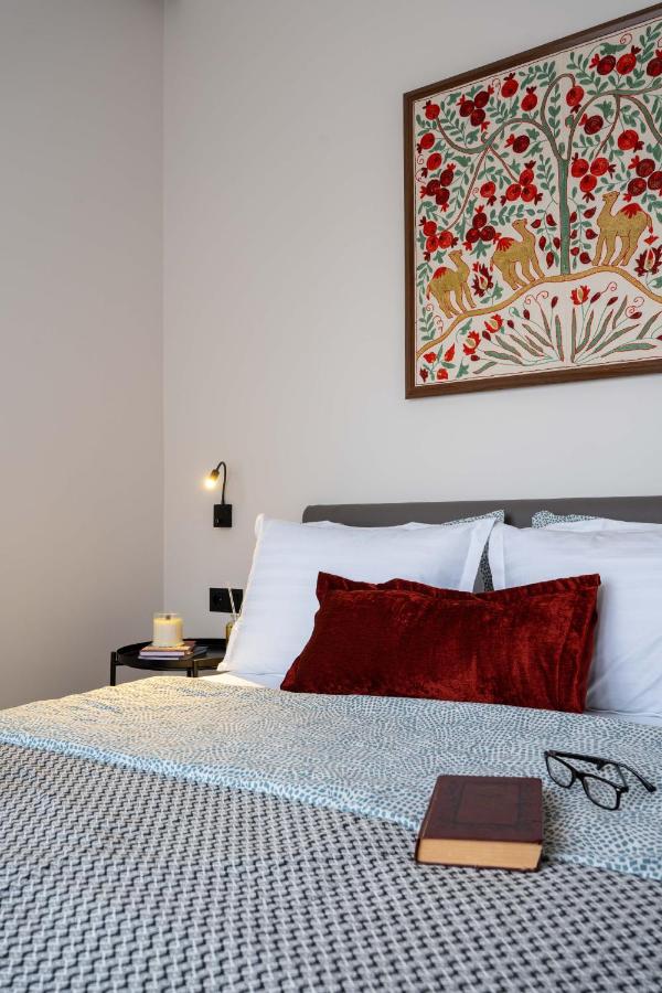 One-Bedroom Deluxe Apartment