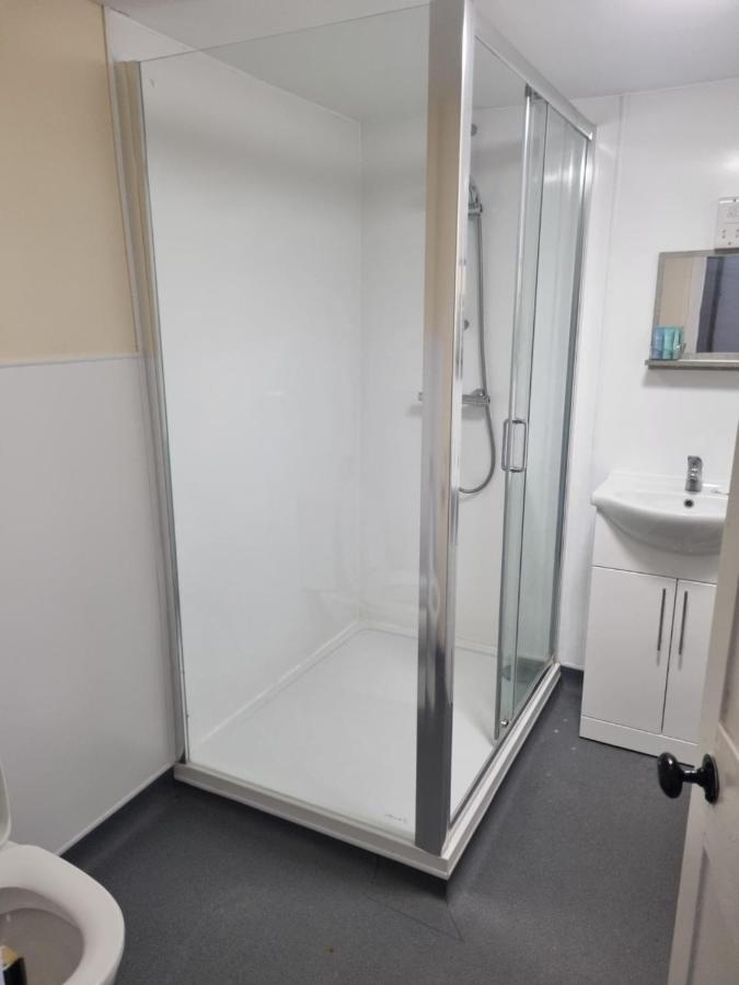 Familienzimmer mit Dusche