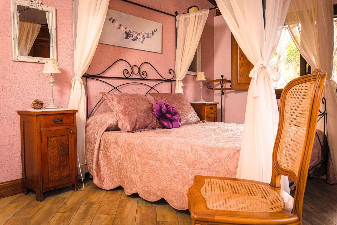 Deluxe Doppelzimmer (2 Erwachsene & 1 Kind)