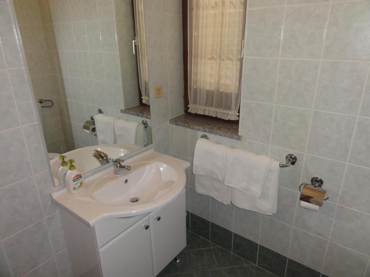 Doppel-/Zweibettzimmer mit eigenem Bad