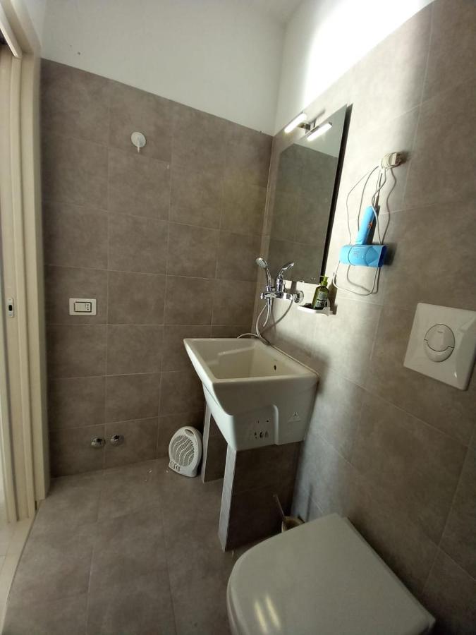 Red House- Camera per quattro - B&B Montecorvino Rovella