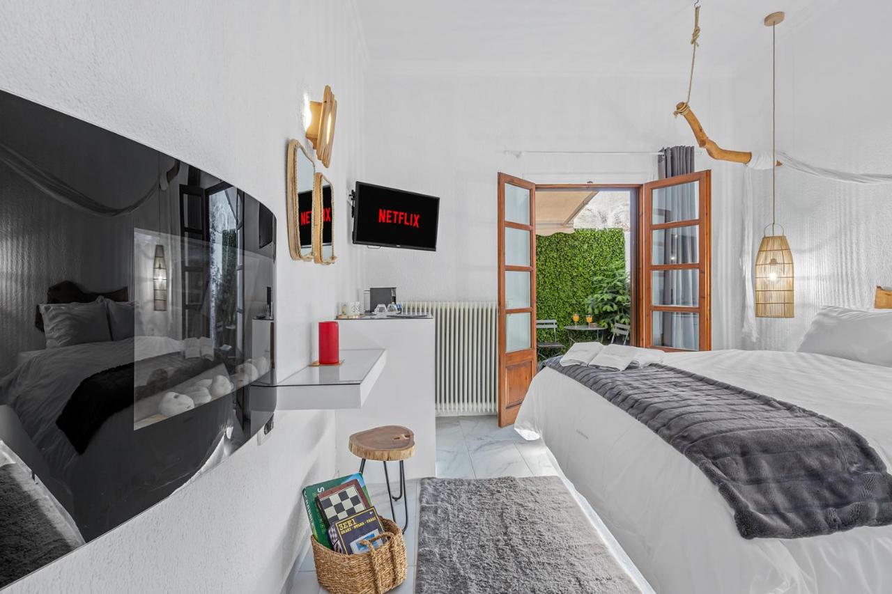 Apartment with Balcony and Private Jacuzzi