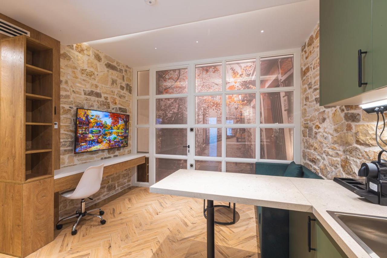 One-Bedroom Apartment with Balcony