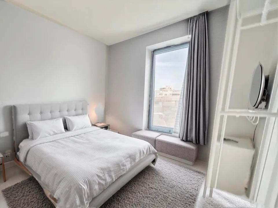 Gare 64A4 Charleroi-Airport - B&B