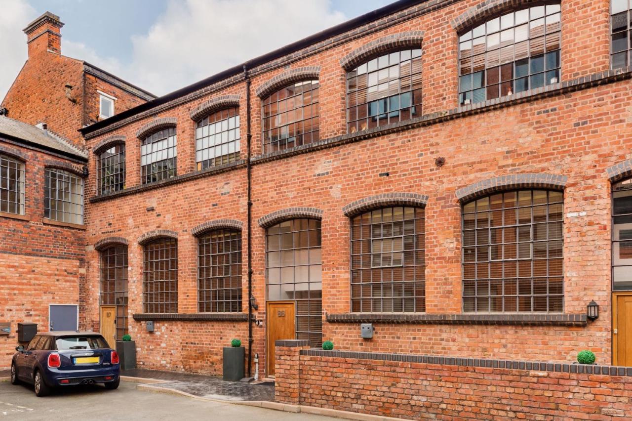 High End Luxury Townhouse in JQ, 4 Bedrooms, Flat screen TV in all rooms, Free Parking, Near Birmingham City Centre DEPOSIT REQUIRED - Chambres d'hôtes Birmingham