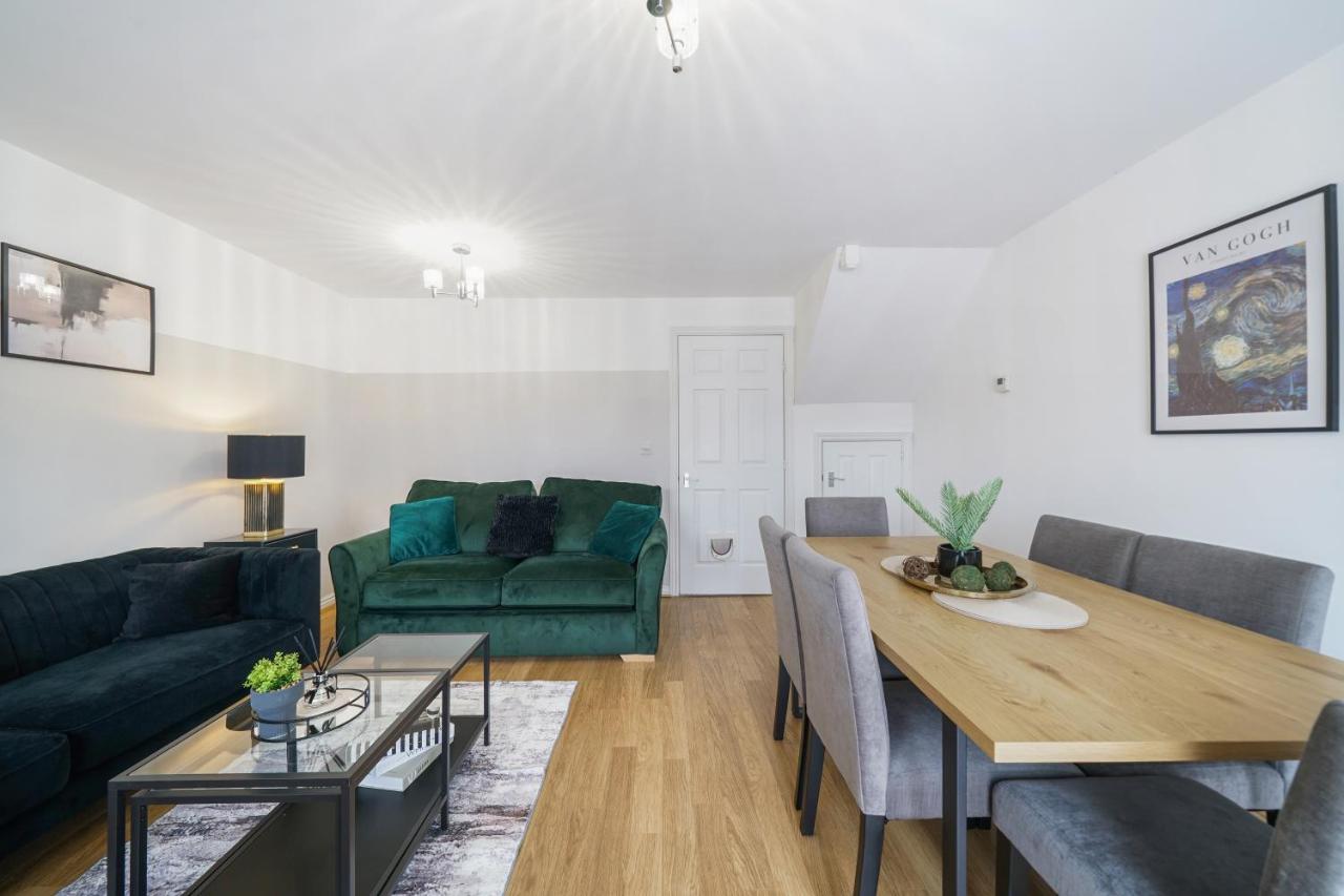 Aylesbury Comfy 3BR Home, Sleeps 5, Perfect for families & Contractors Homely Stay, Netflix - Chambres d'hôtes Aylesbury