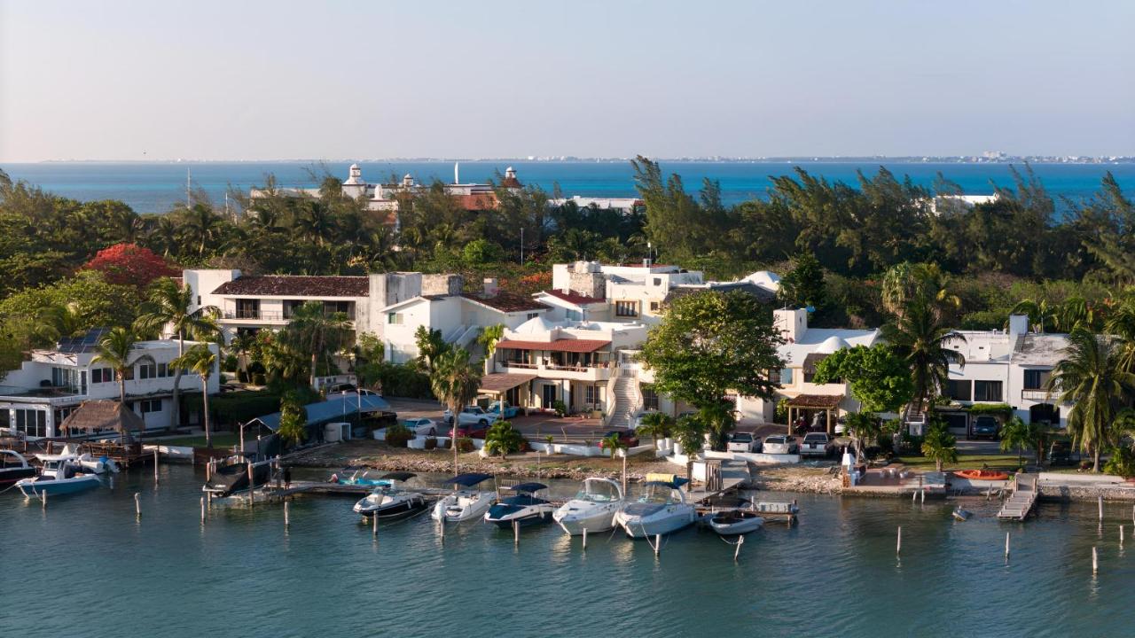 Lagoonfront Apartment in Hotel Zone - B&B