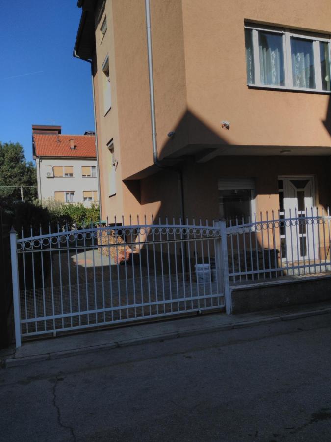 Cozy Quiet Apartment Nis - Chambres d’hôtes Niš