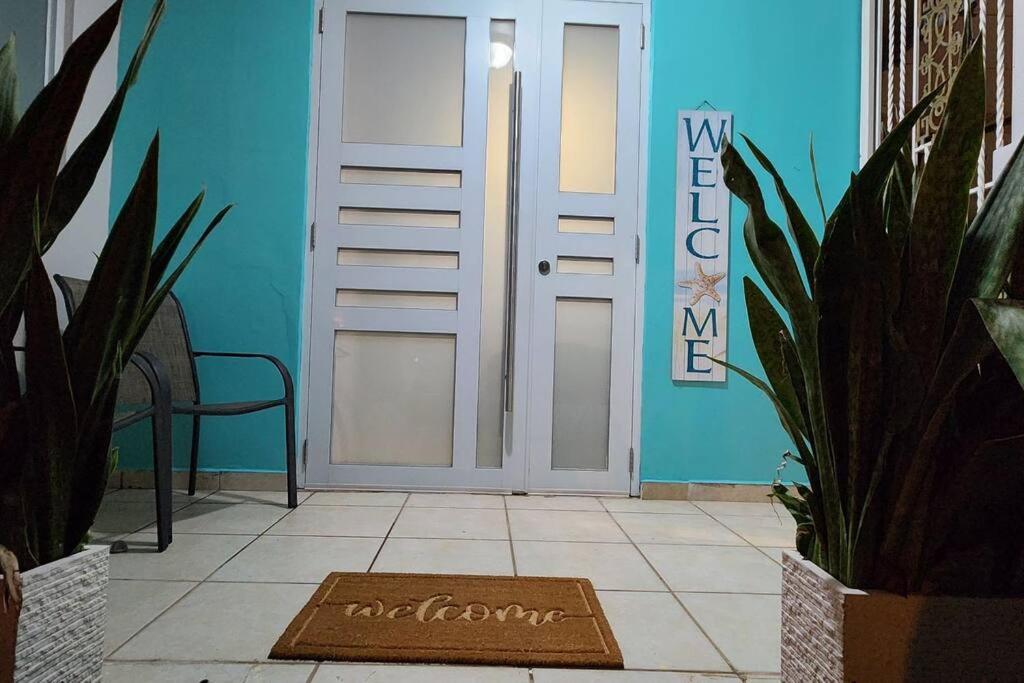 Trinitarias House Piscina karaoke Bar wifi - B&B Salinas